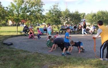 Piknik prozdrowotny w Samostrzelu 31