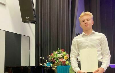 Zdjęcie do Aleksander Leks z ZSCKR w Samostrzelu odebrał dyplom stypendysty Prezesa Rady Ministr&oacute;w