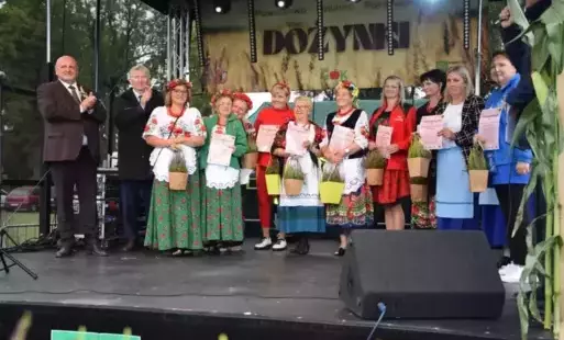 Zdjęcie do DOŻYNKI POWIATOWO &ndash; GMINNO &ndash; PARAFIALNE W SADKACH