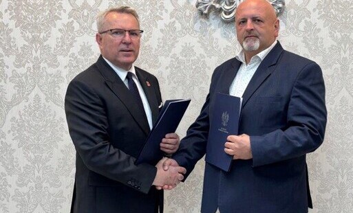 Zdjęcie do Podpisanie umowy w ramach RFRD na "Przebudowę dr&oacute;g gminnych na odcinku Radzicz-Machowo"